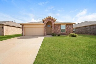2516 Colby Ct in Yukon, OK - Building Photo