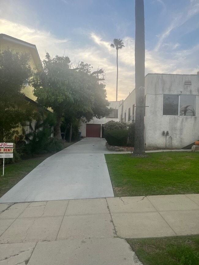 property at 917 S Averill Ave