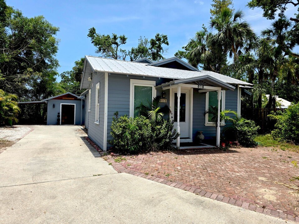 818 Windsor Dr in Sarasota, FL - Building Photo