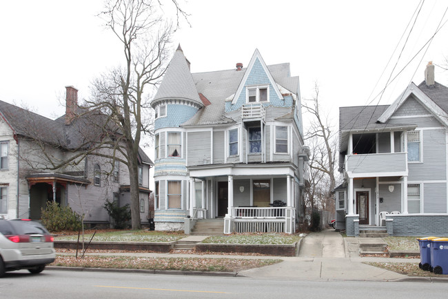 209 College Ave NE in Grand Rapids, MI - Foto de edificio - Building Photo