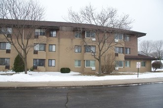 Ridgewood & Westridge Apartments in Milwaukee, WI - Building Photo - Building Photo