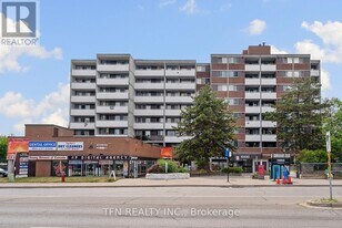 10330 Yonge St in Richmond Hill, ON - Building Photo