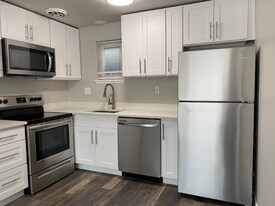 1215 Queen Anne Ave N in Seattle, WA - Building Photo