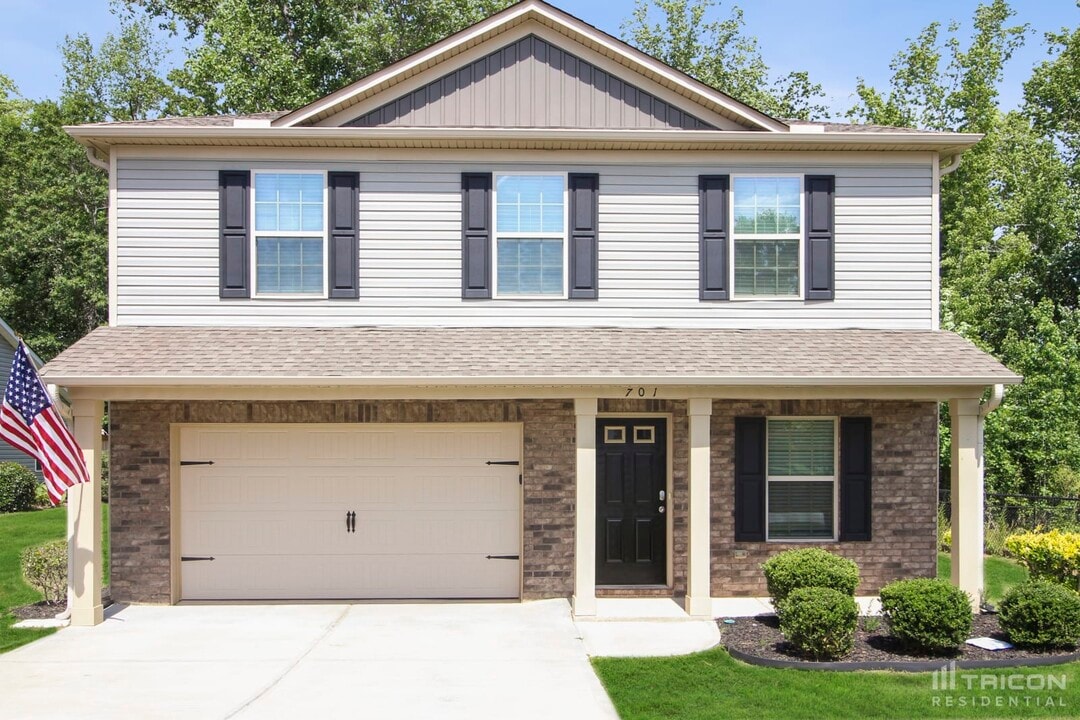 701 Fountain Brook Ln in Fountain Inn, SC - Building Photo