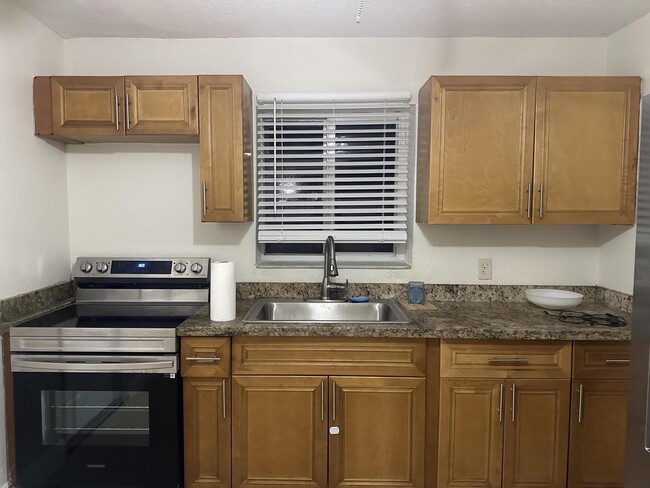 225 NW 125th St in North Miami, FL - Building Photo - Building Photo