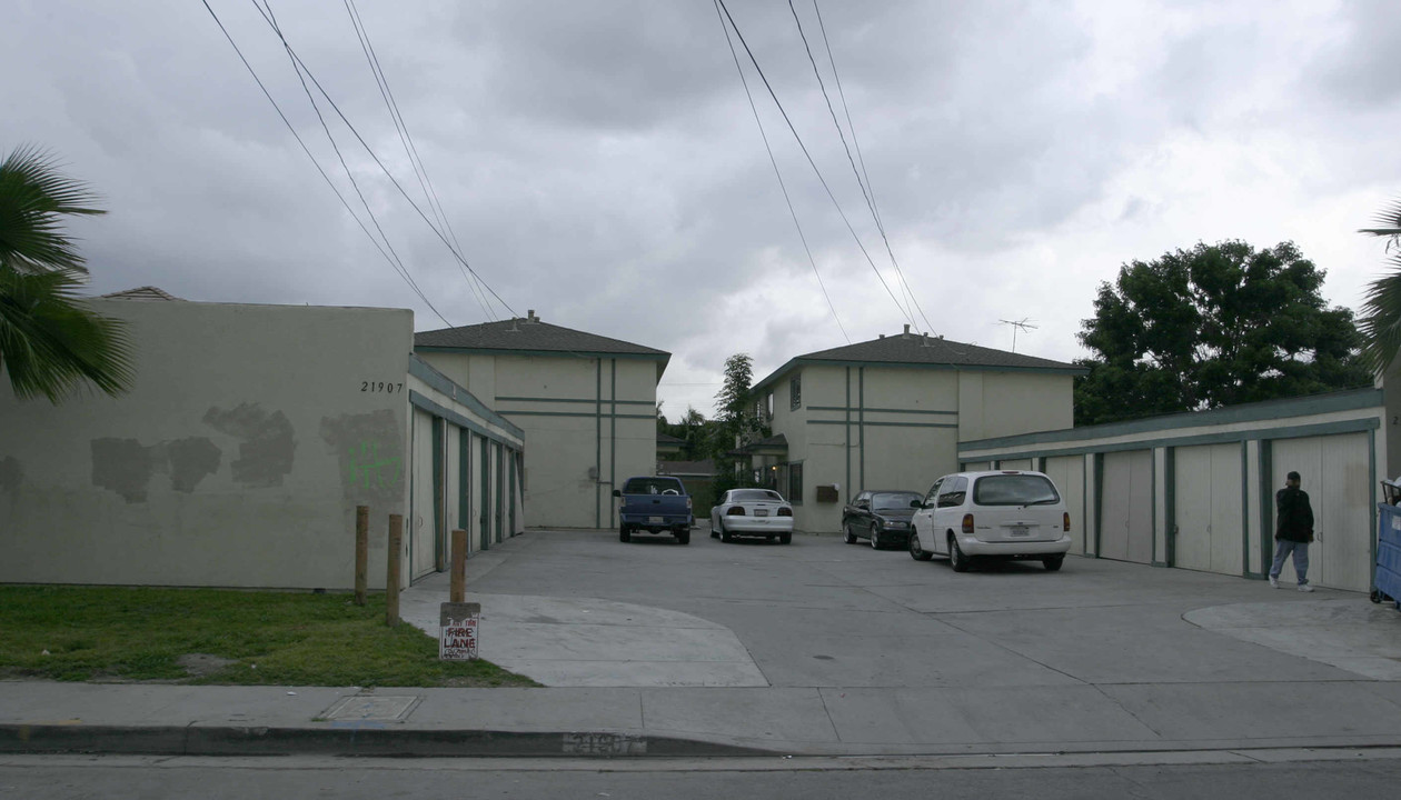 21905 Hawaiian Ave in Hawaiian Gardens, CA - Building Photo