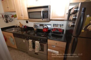 1067 Beacon St, Unit 7 in Brookline, MA - Building Photo