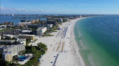 8001 Gulf Blvd in St Pete Beach, FL - Building Photo - Building Photo