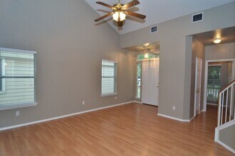 316 Strawn in Kyle, TX - Foto de edificio - Building Photo