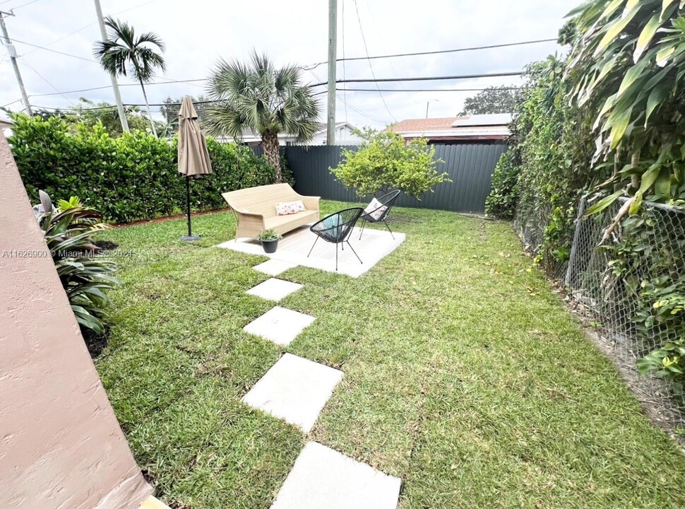 11241 SW 7th Terrace-Unit -B in Miami, FL - Building Photo