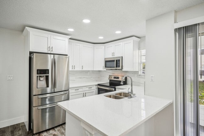 South Bay Plantation Apartments in Naples, FL - Foto de edificio - Building Photo