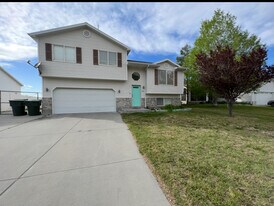 854 Pioneer Ave in Tooele, UT - Building Photo