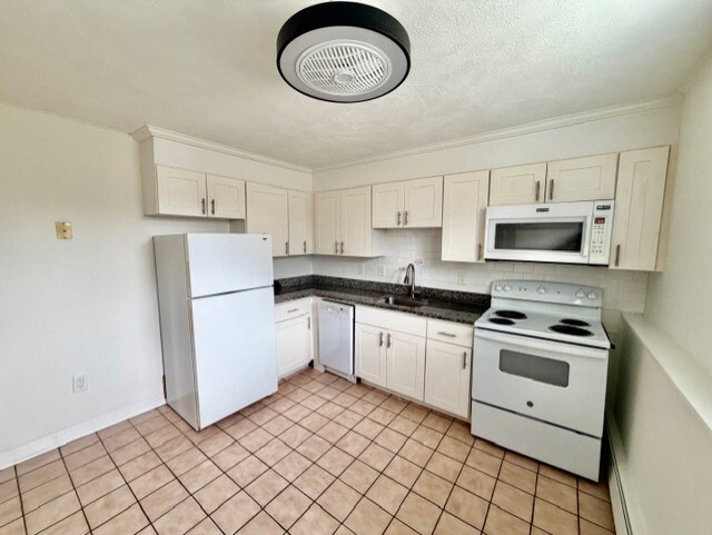 900 Lexington St in Waltham, MA - Foto de edificio - Building Photo