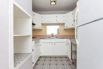 1401 W Warner Ave-Unit -1A in Chicago, IL - Building Photo - Building Photo