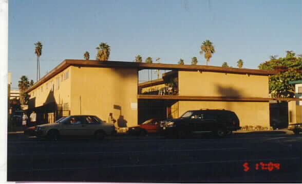 4135 W Century Blvd in Inglewood, CA - Foto de edificio