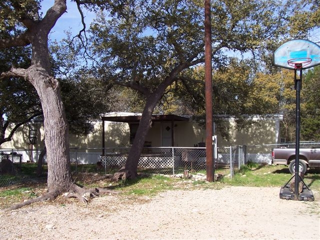 117 Oaks Rd in Bertram, TX - Building Photo