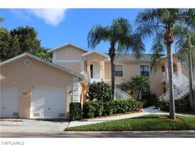 440 Wiggins Lake Ct in Naples, FL - Building Photo
