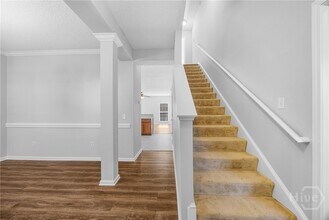8 Falkland Ave in Savannah, GA - Building Photo - Building Photo