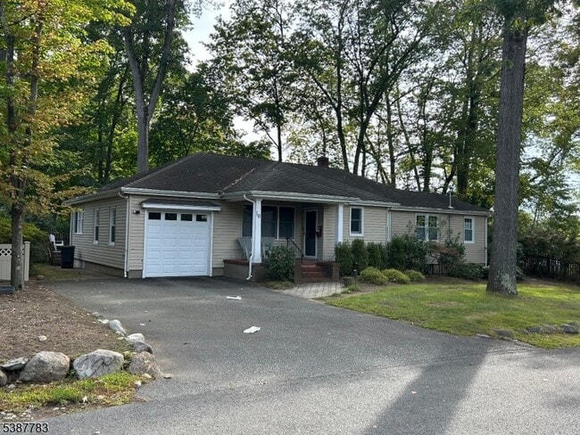 10 Montvale Ave in Montvale, NJ - Building Photo - Building Photo