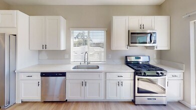 5007 La Dorna St in San Diego, CA - Building Photo - Building Photo