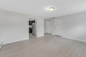 Glenmore Place Apartments in Clifton Heights, PA - Foto de edificio - Building Photo