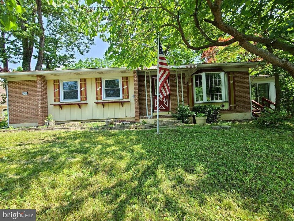 1401 Crums Mill Rd in Harrisburg, PA - Building Photo