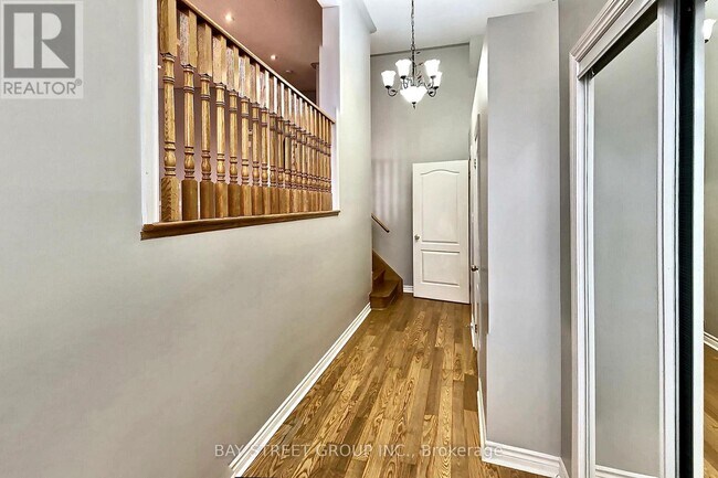 162 Matthew Boyd Crescent in Newmarket, ON - Building Photo - Building Photo