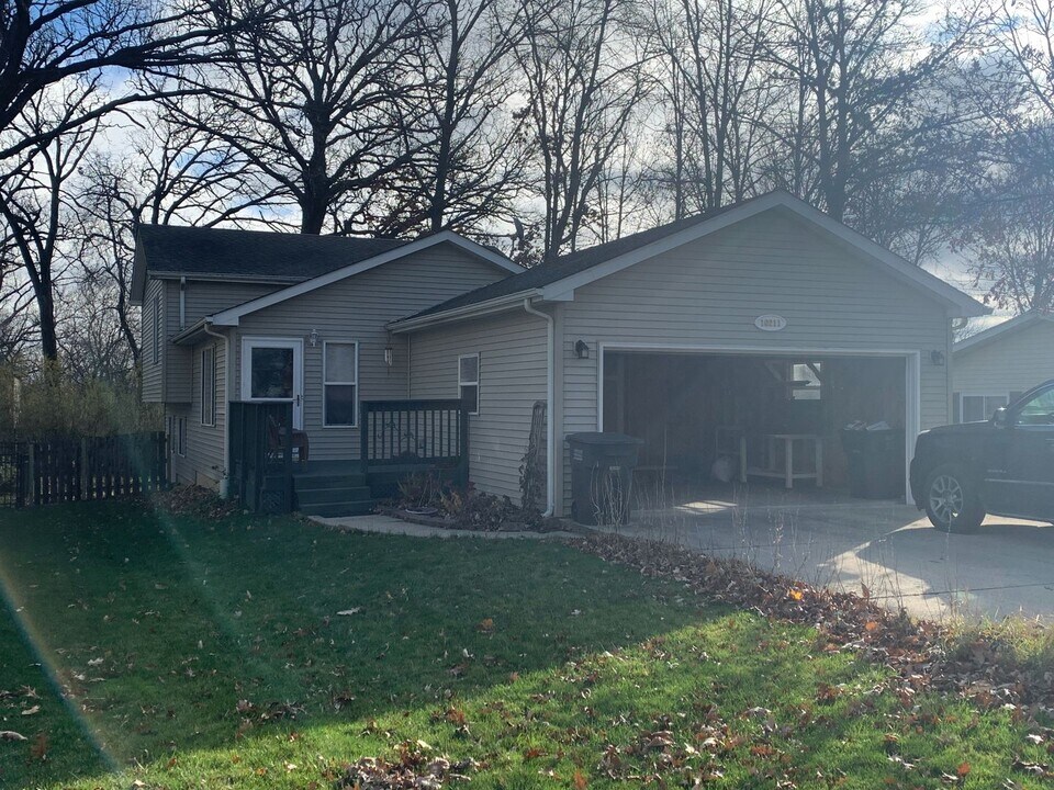 10211 186th Ave in Bristol, WI - Building Photo