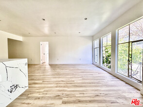 121 Crescent Dr in Beverly Hills, CA - Building Photo - Building Photo