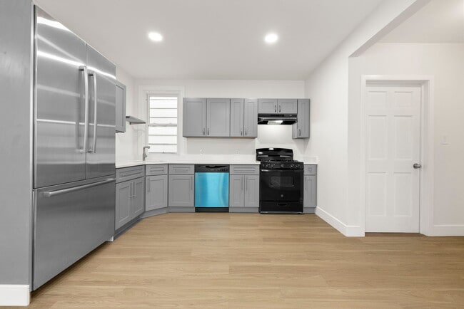 196 2nd St, Unit 2 in Newark, NJ - Foto de edificio - Building Photo