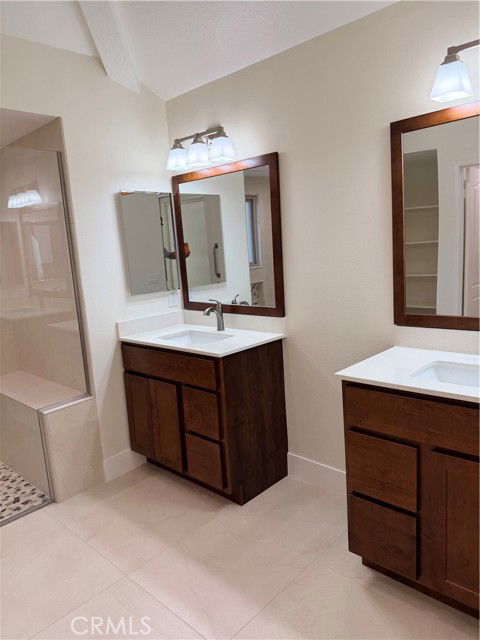 705 Bay Hill Dr in Newport Beach, CA - Building Photo - Building Photo