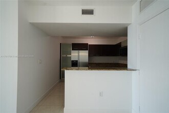 9066 SW 73rd Ct, Unit 1701 in Miami, FL - Foto de edificio - Building Photo