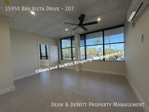 15950 Bay Vista Dr in Clearwater, FL - Building Photo - Building Photo