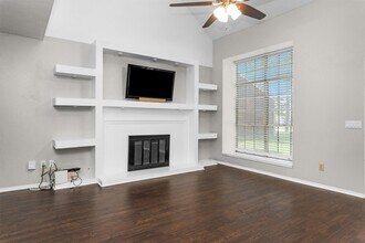 16042 Glenbrook Knoll Ln in Houston, TX - Building Photo - Building Photo