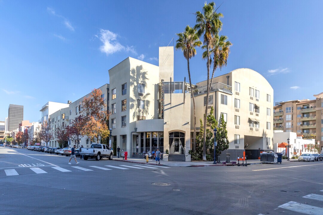 J Street Flats in San Diego, CA - Foto de edificio