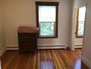 10 1/2 Bentley St, Unit #2 in Salem, MA - Building Photo - Building Photo