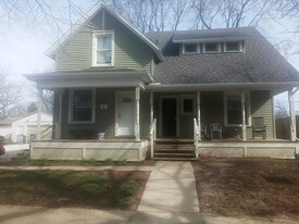 410 W Columbia Ave, Unit #1 in Champaign, IL - Building Photo