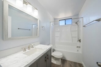 18610 Highland Valley Rd in Ramona, CA - Building Photo - Building Photo