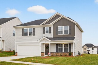 5303 Spicewood Lk Dr in Winston-Salem, NC - Building Photo - Building Photo