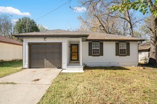 1621 N Hillcrest Ave in Springfield, MO - Building Photo