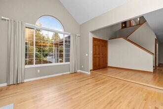 12357 76th Ct NE in Kirkland, WA - Building Photo - Building Photo