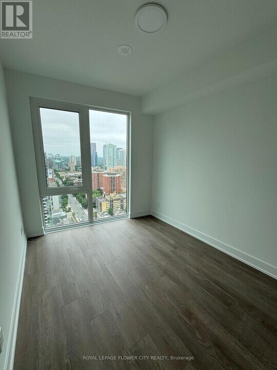 308-3308 Jarvis St in Toronto, ON - Building Photo