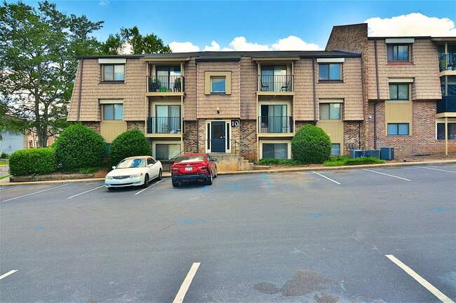 1002 Old Manor Rd