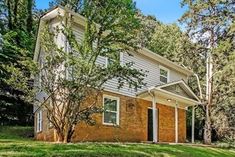 421 Whispering Pines Dr in Charlotte, NC - Foto de edificio - Building Photo