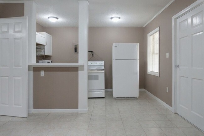 5211 Isabelle Dr in Tallahassee, FL - Building Photo - Building Photo