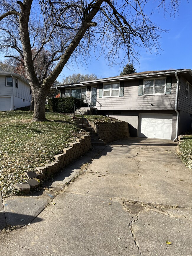 4016 North 92nd Circle in Omaha, NE - Building Photo - Building Photo