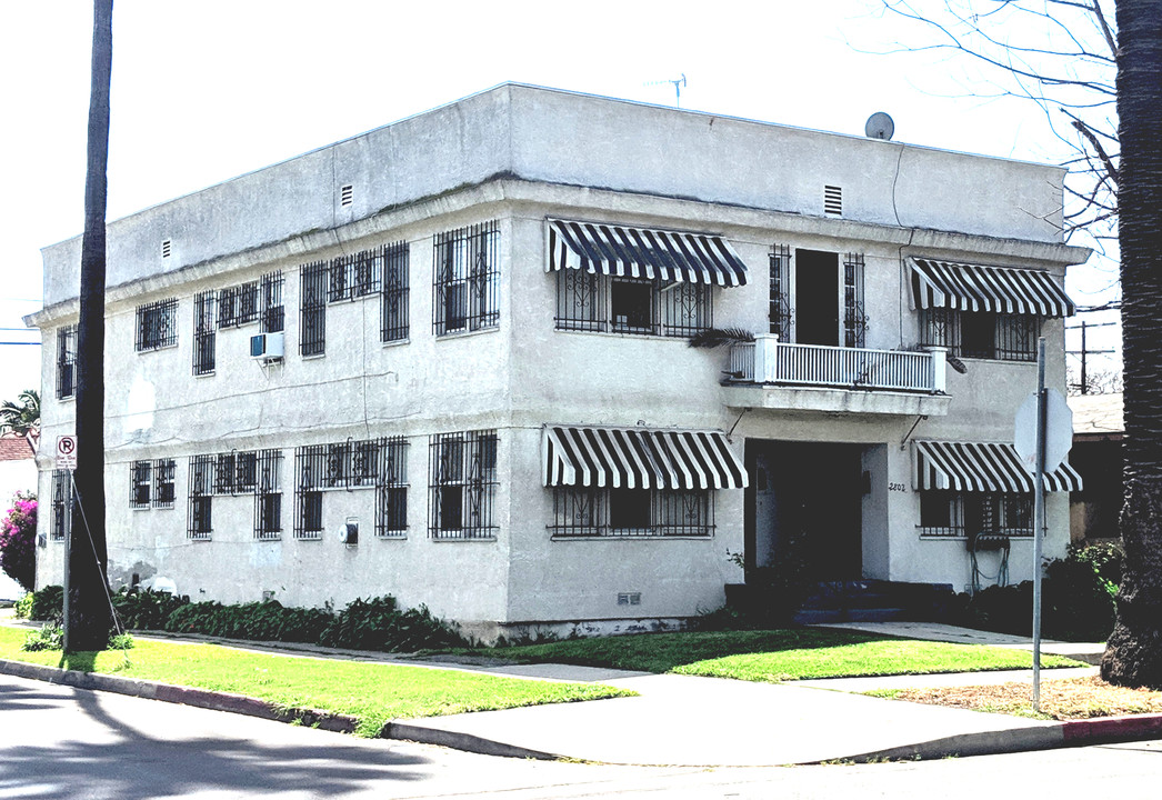 2800 S Palm Grove Ave in Los Angeles, CA - Building Photo