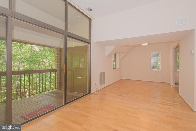 property at 1665 Parkcrest Cir