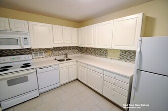 101 Monmouth St, Unit 208 in Brookline, MA - Building Photo - Building Photo