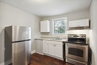 1201 E Bolton St-Unit -House in Savannah, GA - Building Photo - Building Photo